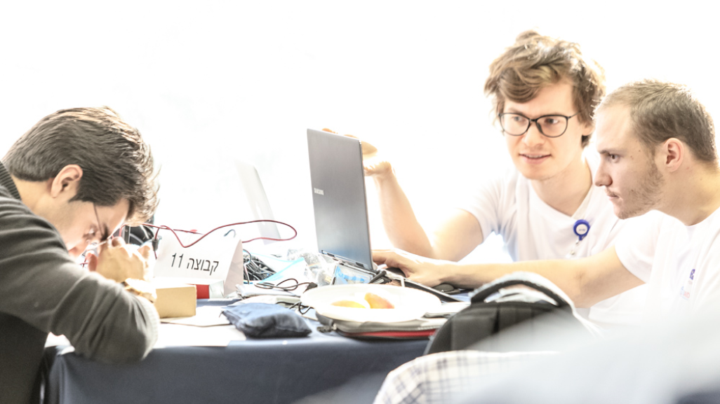 Quadcopter Comms - A terminal to coordinate quadcopters delivering food to homes.